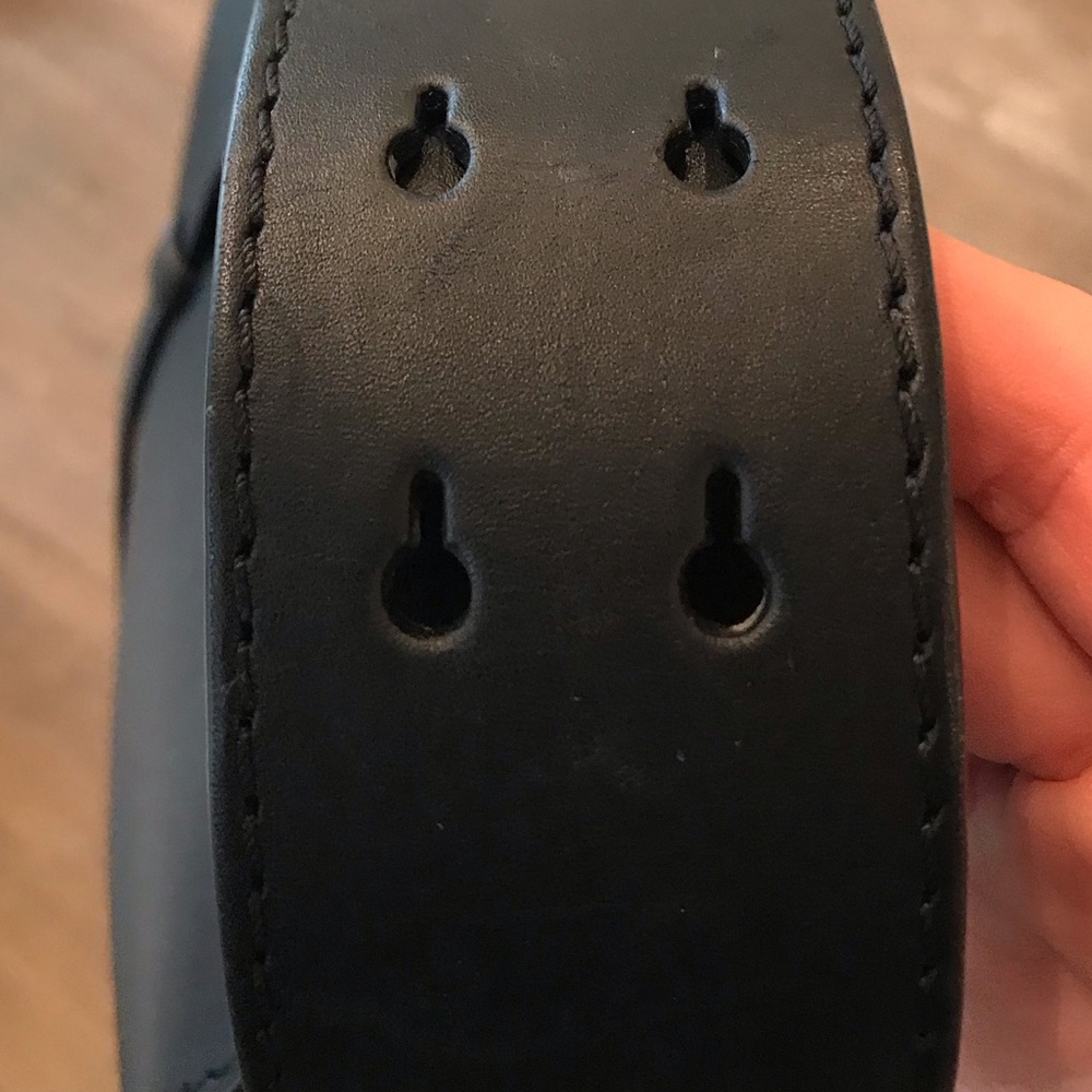 Burberry large leather bucket bag - Picture 6 of 11